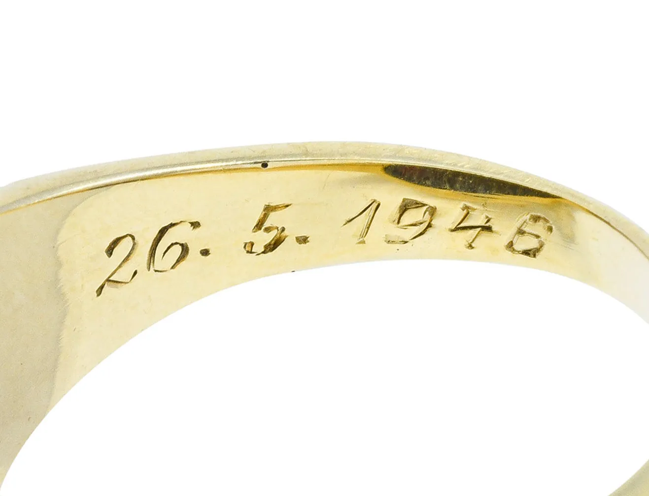 1946 Retro Sard Carnelian 14 Karat Gold Unisex Signet Ring
