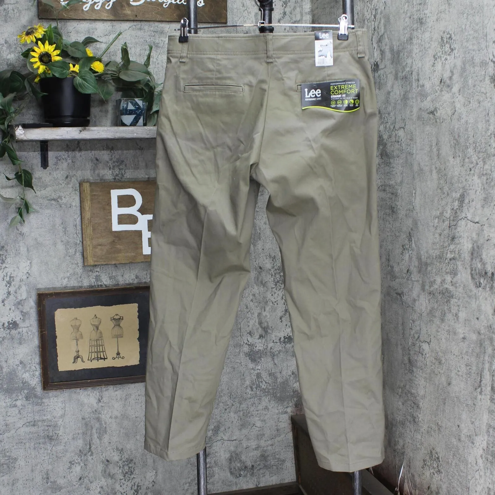 Lee Men's Extreme Motion Flat Front Regular Straight Pant Breen Brown 33x30