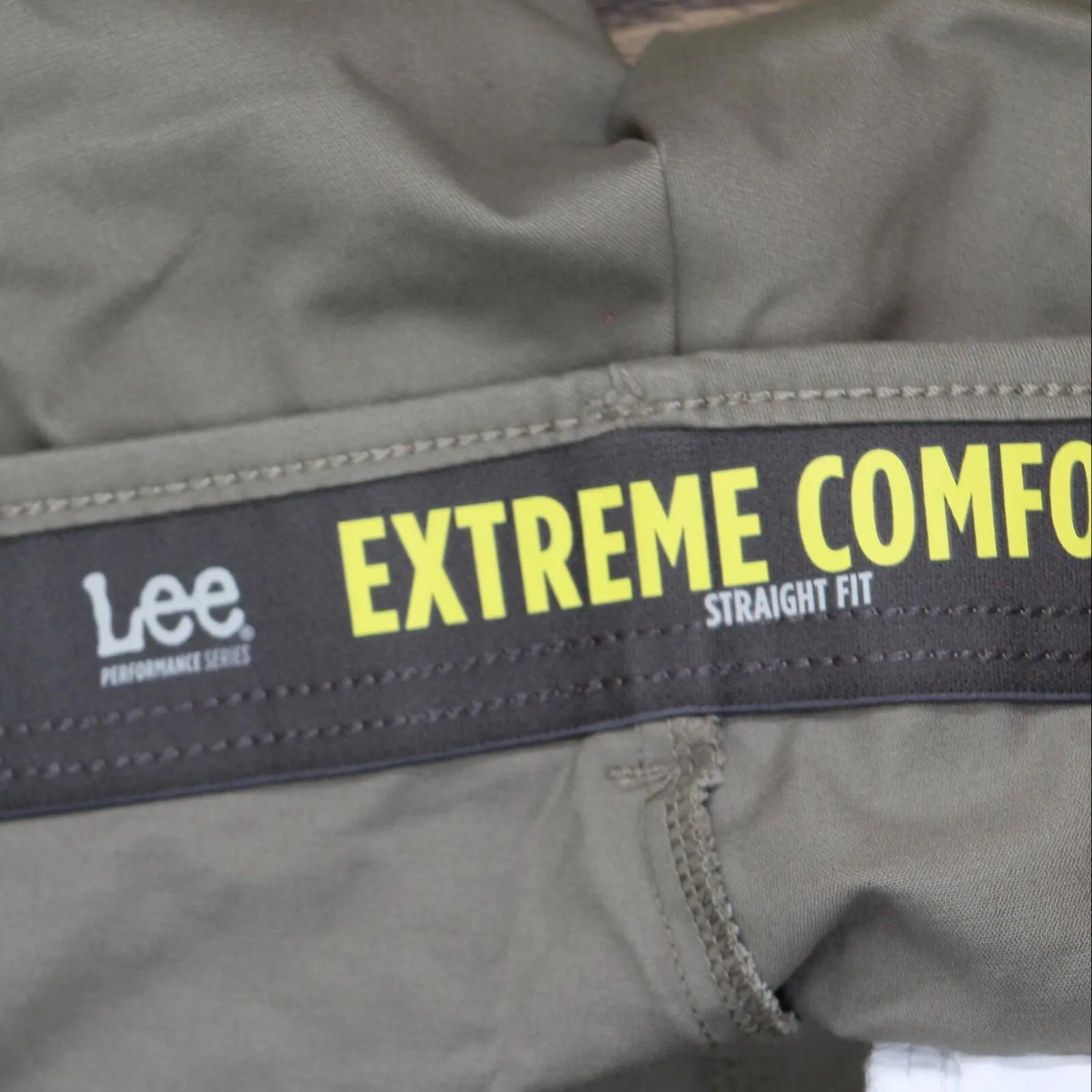 Lee Men's Extreme Motion Flat Front Regular Straight Pant Breen Brown 33x30
