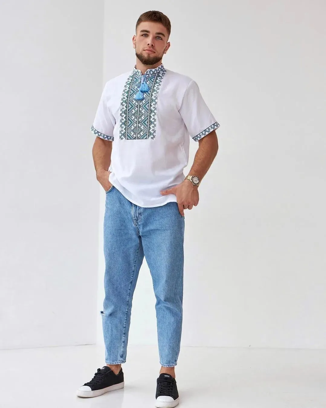 Men's embroidered shirt made of homespun fabric