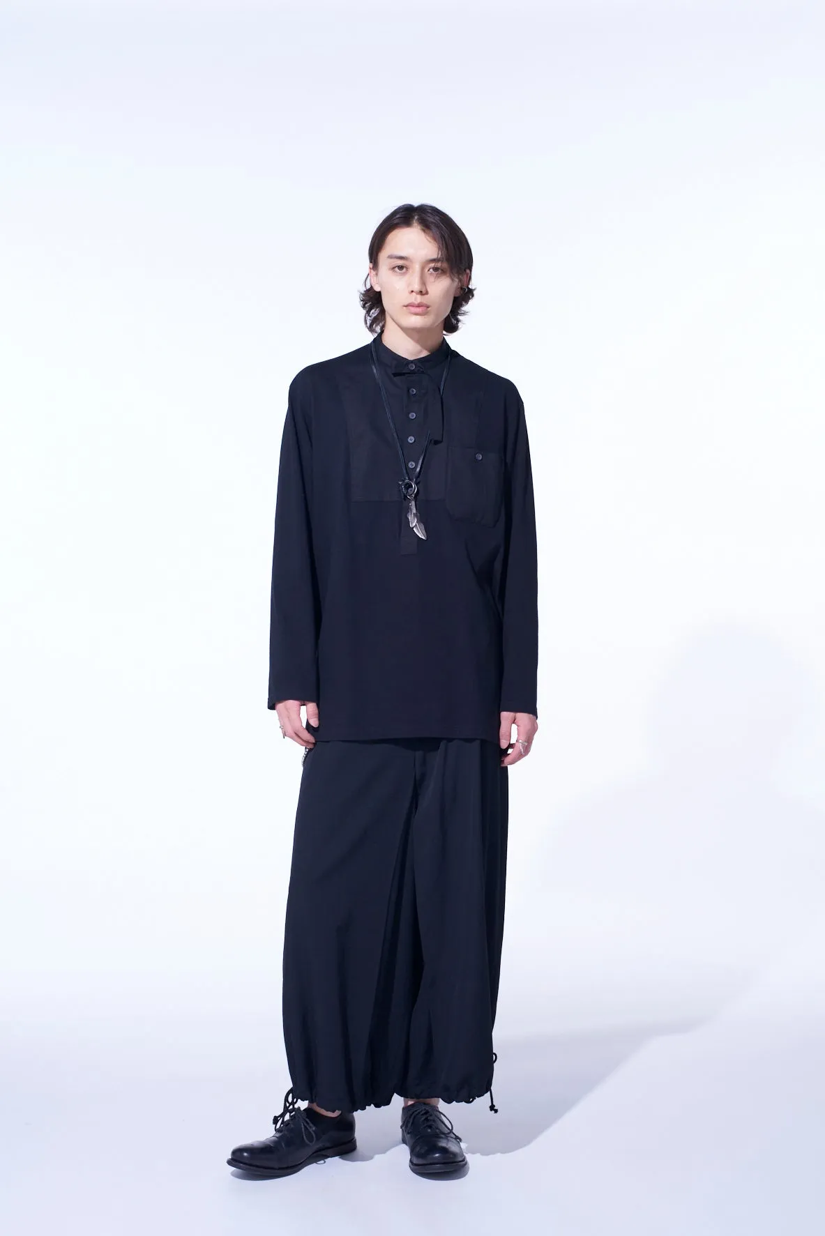 WOVEN AND JERSEY COMBINATIONS STAND COLLAR HENLEY NECK PULLOVER